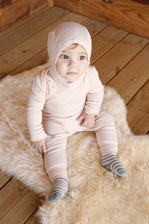 Wełniana kominiarka niemowlęca (balaklawa) - NUI ORGANICS - jasno różowy