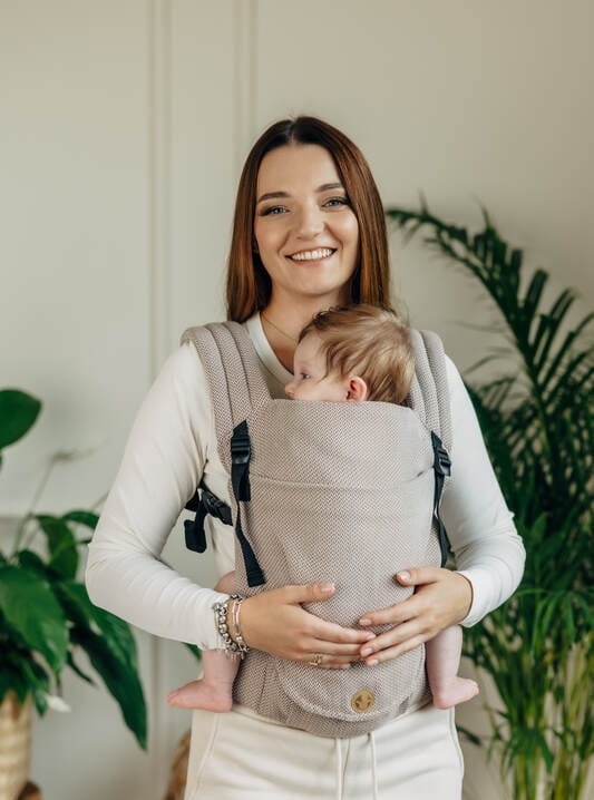 LennyLamb lennylight mała jodełka almond - nosidło klamrowe regulowane