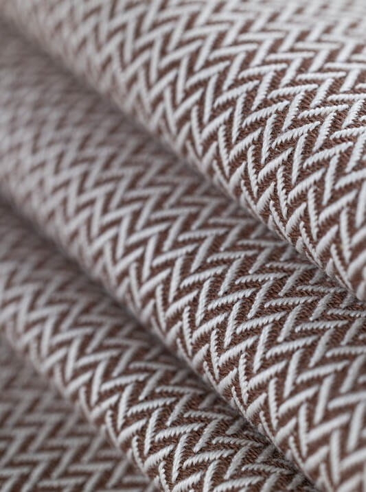 LennyLamb lennylight mała jodełka almond - nosidło klamrowe regulowane