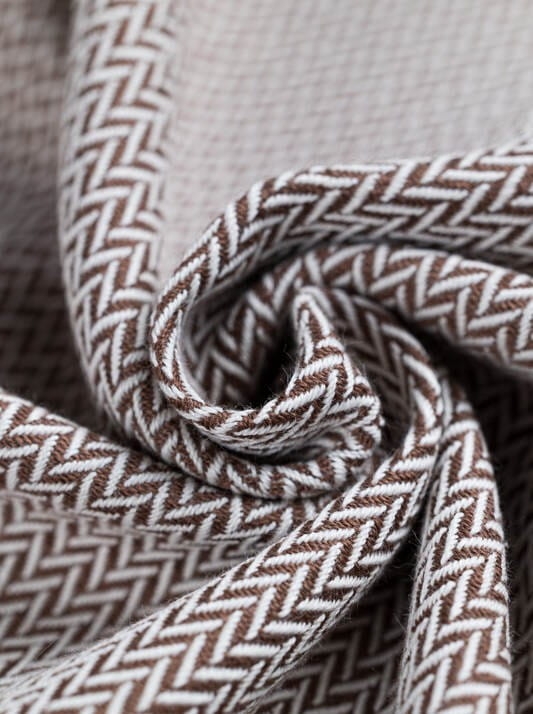 LennyLamb lennylight mała jodełka almond - nosidło klamrowe regulowane