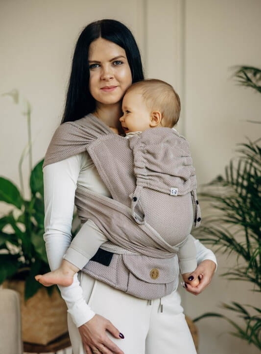 LennyLamb lennyhybrid mała jodełka almond - nosidło hybrydowe regulowane