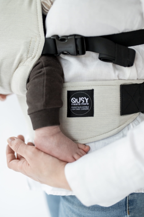 Qusy mini 2.0 pearl - nosidło klamrowe regulowane