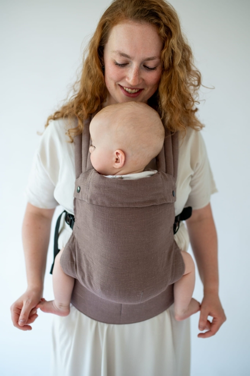 Qusy mini 2.0 linen mocha mousse - nosidło klamrowe regulowane