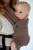 Qusy mini 2.0 linen mocha mousse - nosidło klamrowe regulowane