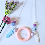 Naszyjnik silikonowy do gryzienia i terapii sensorycznej - róż i piórka