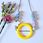 Naszyjnik silikonowy do gryzienia i terapii sensorycznej - słoneczny i biały motylek