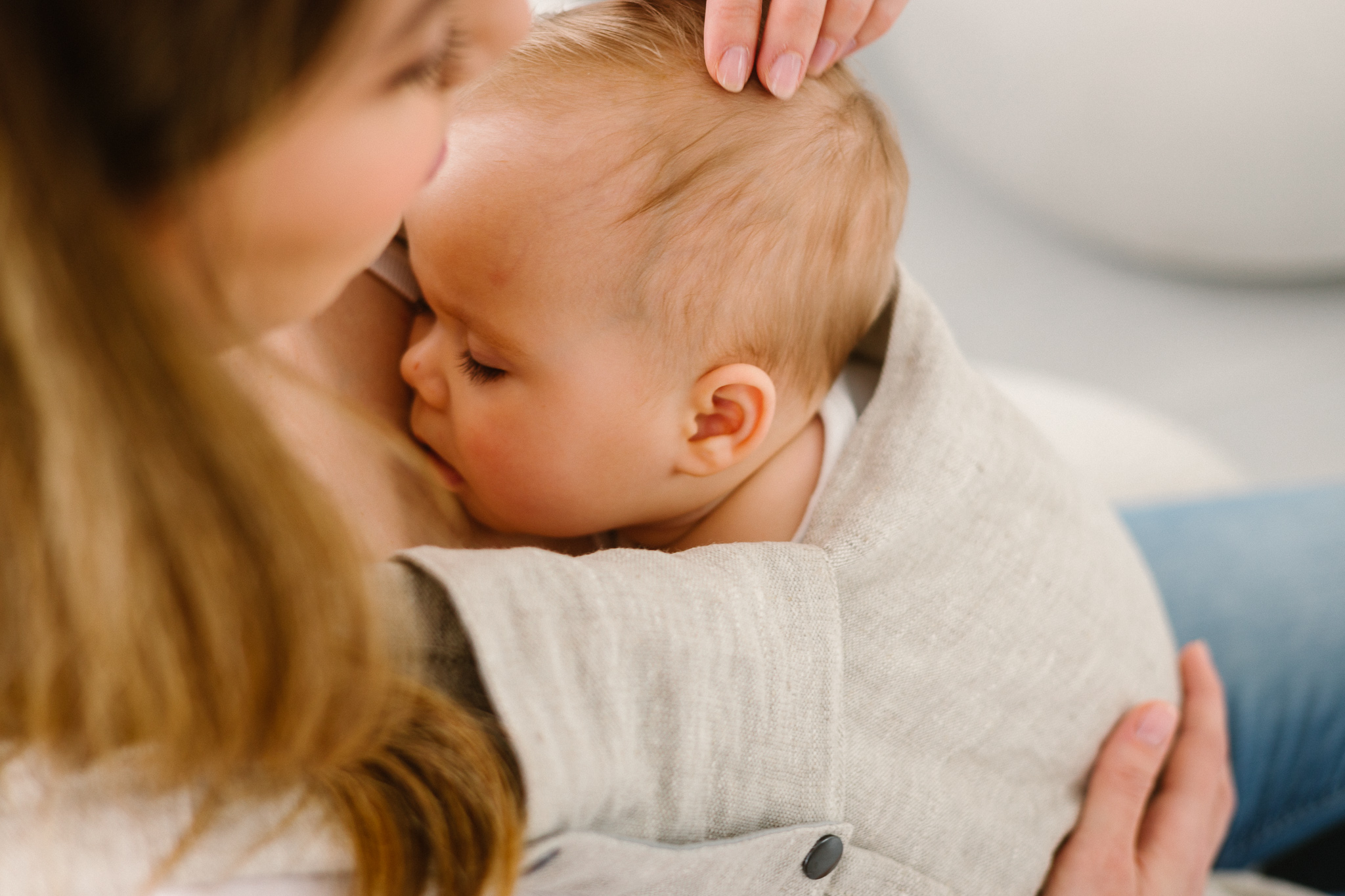 Noszenie dziecka a ból pleców