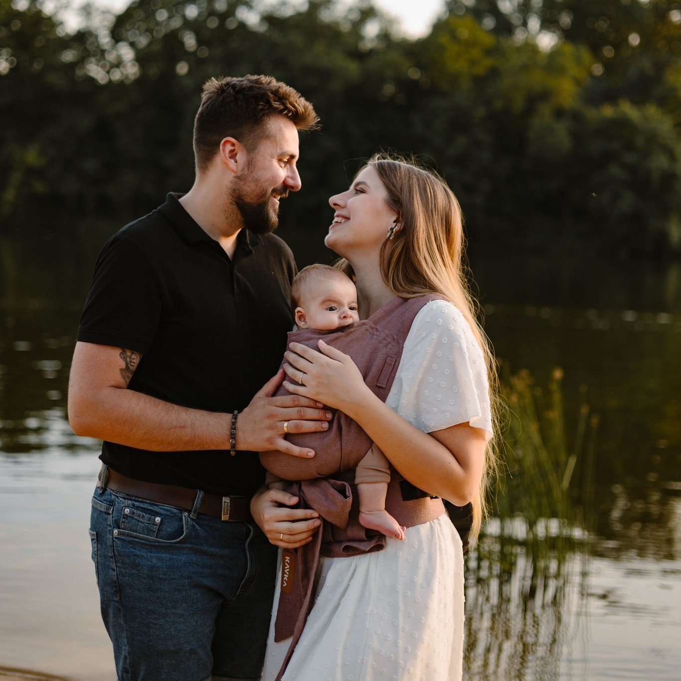 Regulowane nosidło hybrydowe Kavka Handy – bezpieczna i ergonomiczna pozycja dziecka w nosidełku na lato