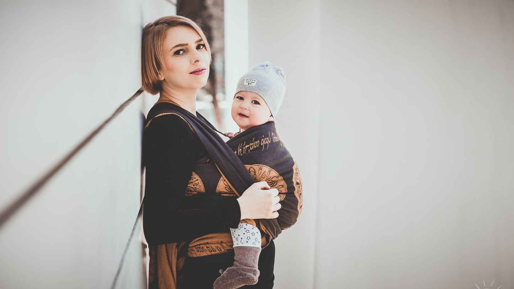 Jak poszczególne wiązania wpływają na postawę noszącego – Kompendium Wiedzy Doradcy